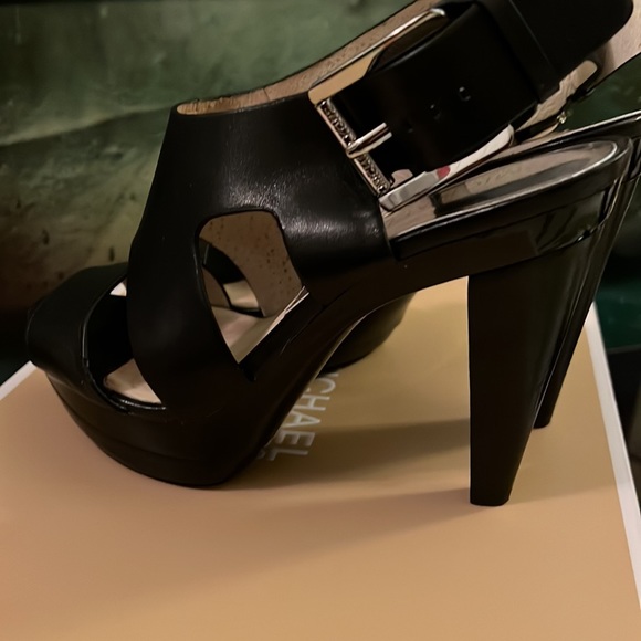 Genuine EUC 7 MK Blk Carla Leather Platform Sandal 4.5 inch heel. - Picture 6 of 16